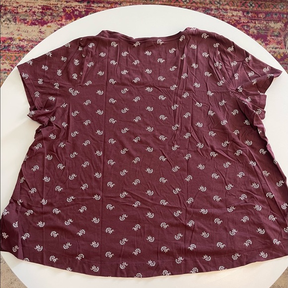 Old Navy Short Sleeve Dark Maroon Floral Tee - Picture 4 of 4